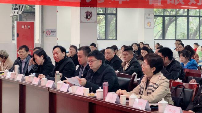 江南app体育聚焦真课堂追求高质量！佳兴外国语学校第八届教育教学年会举行(图1)