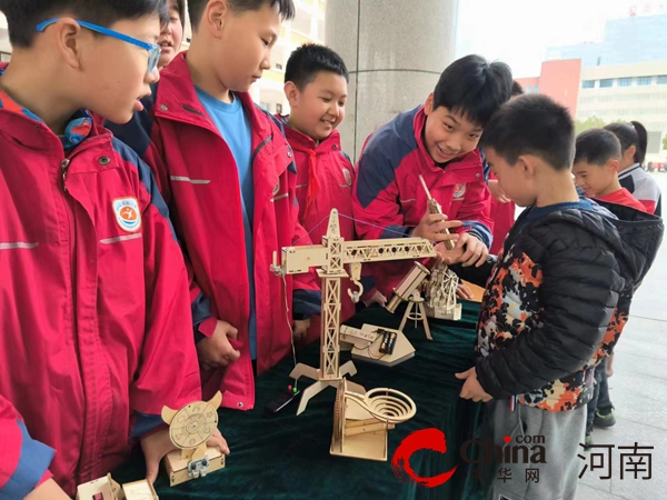 江南·体育(JN SPORTS)官方网站驻马店实验小学：雷锋精神照童心 争做创新(图1)